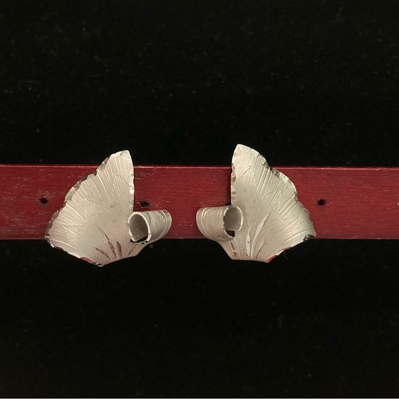 Tru-Kay Vintage Brushed Sterling Silver Petal Brooch and Clip Earring Set - Picture 3 of 9